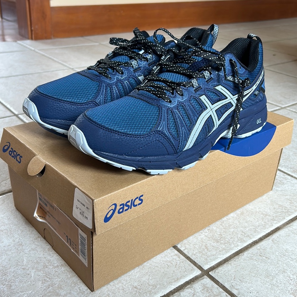 BRAND NEW NEVER WORN. Men’s Size 11 Peacoat/Piedmont Grey Gel-Venture 7 ASICS